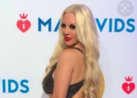 Blondie Fesser