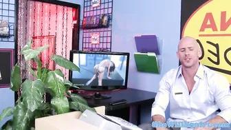 Squirting Hot pussyfucked at sex shop