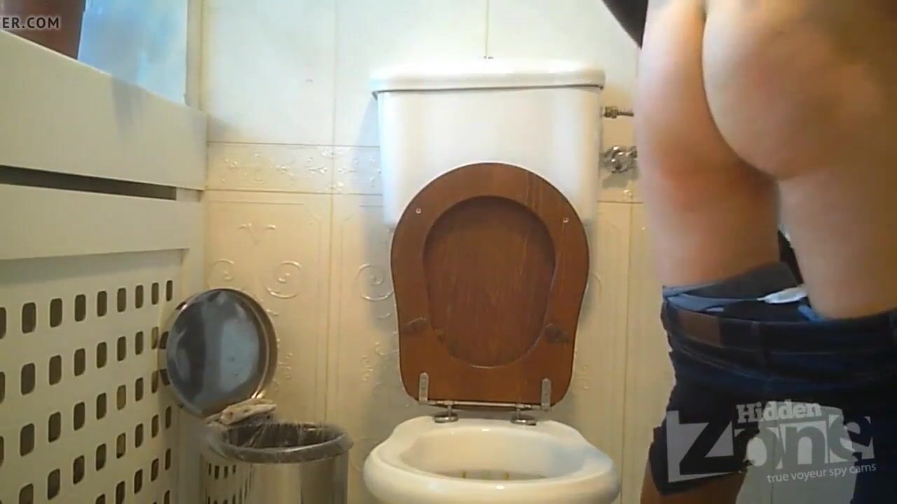 Spy toilet MILF 4kPorn.XXX