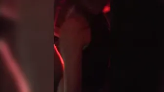 Billionaire matched in Tinder with this teen waitress