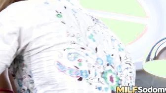 MILF Jenna Lovely Gets an Anal Creampie