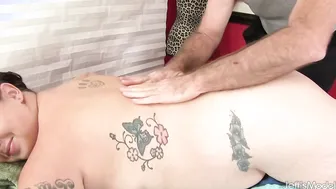 Plump Kailie Raynes Has Her Fleshy Body and Cunt Massaged