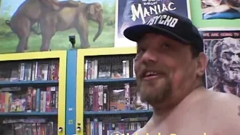 Riley Brooks blowjob the fatmen