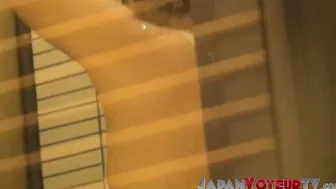 Young Japanese amateurs flash swimsuits for voyeur