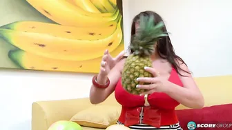 Leanne Peels it Off 2