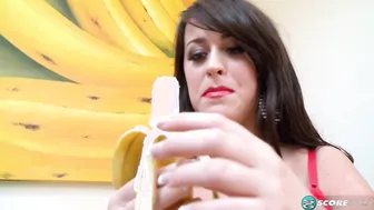 Leanne Peels it Off 2
