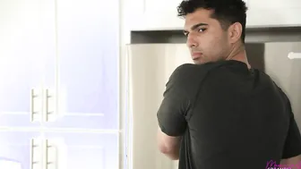 Stepmom invite me to creampie her teenage pussy