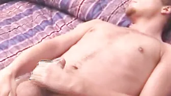 American amateur with a goatee jerking off with power