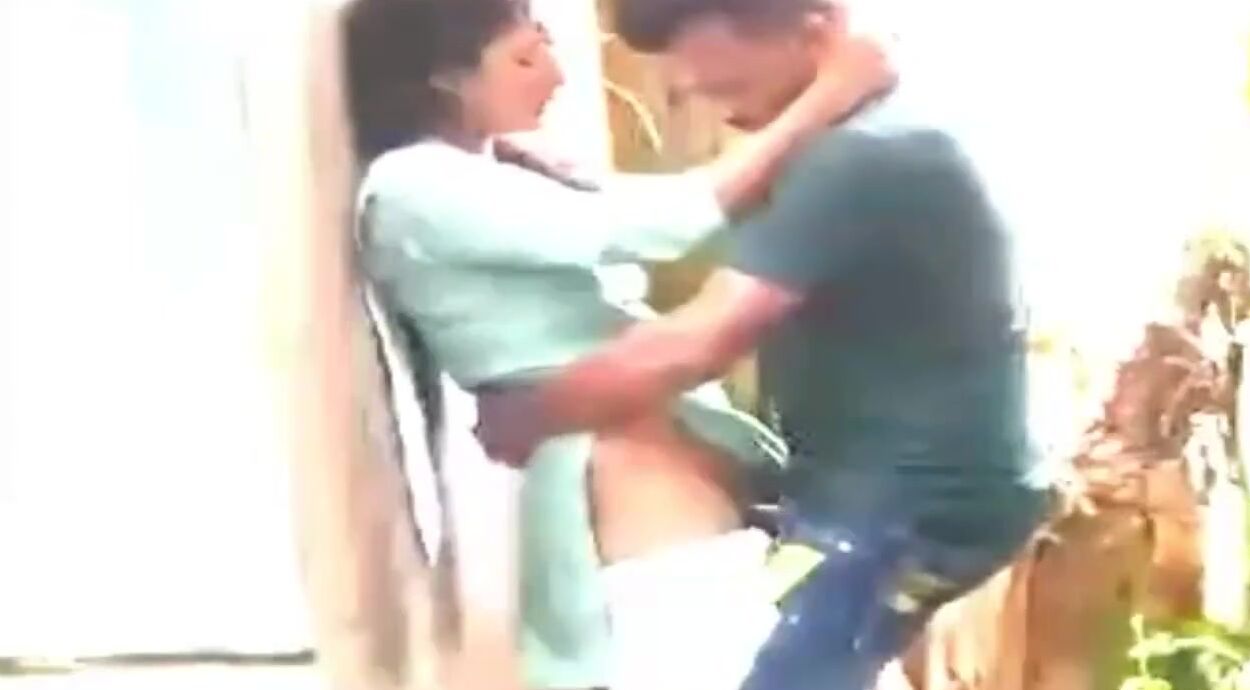 Desi Indian College Couple Outdoor sex 4kPorn.XXX