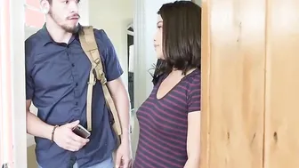 online celebrity loves shaking her ass