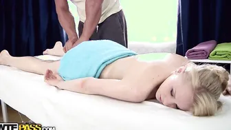 How to seduce a pretty massage girl