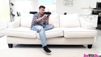 My pants are ripped so pound my pussy