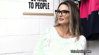 Milf rides mall security for stolen clothes