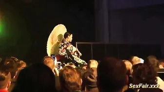 Asian makes audience go crazy