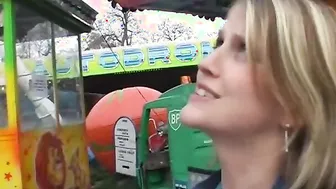 Chick rides tool in fun park