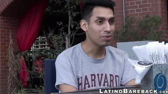 After having drinks outside these two twinks have hot sex