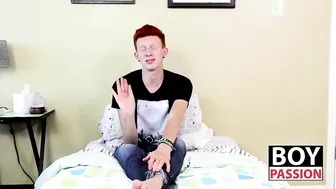 Twink Dylan Mermaid takes a break to jerk it off for fans