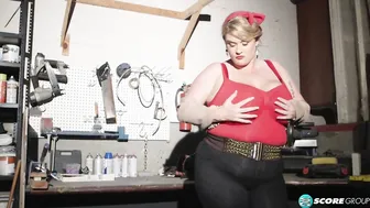 Kimmie Kaboom: Auto Buff at Work