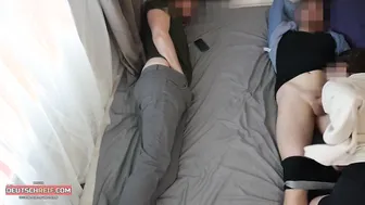 Ehemann ruft seinen Freund an um seine Frau zu ficken