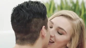 kendra sunderland cheats the second her bf leaves
