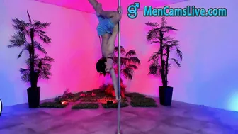 Sexy Muscle Dirty masturbating Part 2 doing a Cam Show