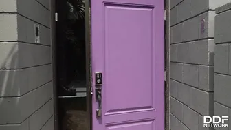 House Showing Becomes Hole Filling for Pear-Assed Blonde Khloe Kapri