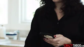 Stud IT support guy fucks sexy client