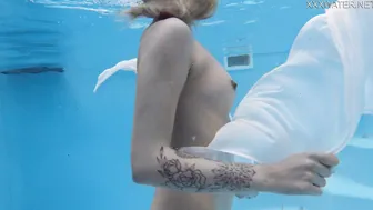 Sexy Slut Mimi Cica Swims Naked In The Pool