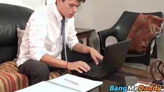 Older gay dude sucks his boyfriends cock before barebacking