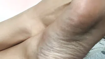 Candid teen feet