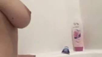 Beautiful All Natural Sexxy Brunette In Her Bathtub Wow