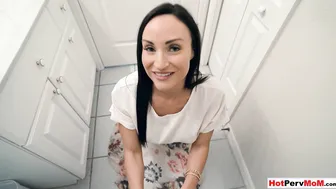 MILF mom sucking stepsons throbbing dick