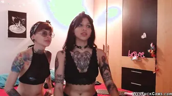 Alt amateur Latina lesbians playing on webcam