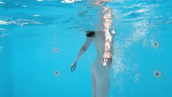 Hot Chick In Public Swimming Pool All Alone And Wet