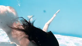 Hot Chick In Public Swimming Pool All Alone And Wet