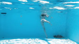 Hot Chick In Public Swimming Pool All Alone And Wet