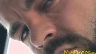 Suited stallion Hector de Silva masturbates his big cock