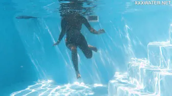 Venezuelan juicy teen showing big tits underwater