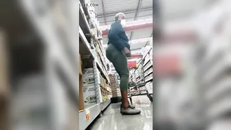 Heart butt pose GILF.