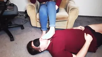 STEP MILF FOOT MAKE ME HAPPY - LICKING SMELLY FOOT AFTER OFFICE