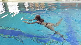 Hot pornstar Tiffany Tatum masturbating poolside