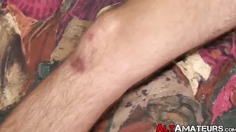 Alt amateur fingering himself deeply during jerk off