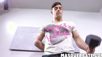 Ripped jock loves to masturbate his dick inside the gym
