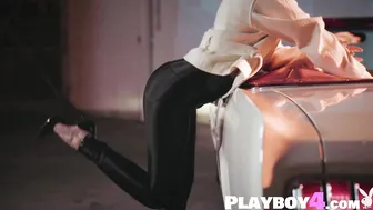 Perfect ass teen posing and striptease