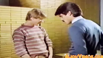 Classics porn video – Cop joins retro gay party that involves raw penetration