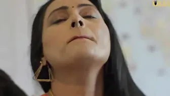 Desi Mature Bhabhi Sex with Boss In Office