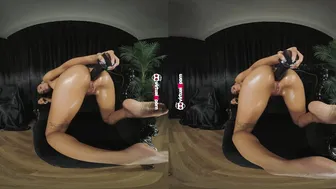 teen Breiny Zoe stretching all holes