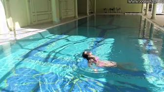 Russian petite tight babe Lincoln nude in pool