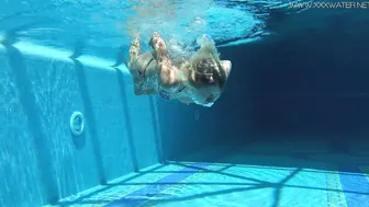 Absolutely astonishing blonde pornstar Mary Kalisy swimming