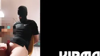 un tanar de 30 de ani al masturbaza bin pe moisa robert in partia 2 e face laba lui m